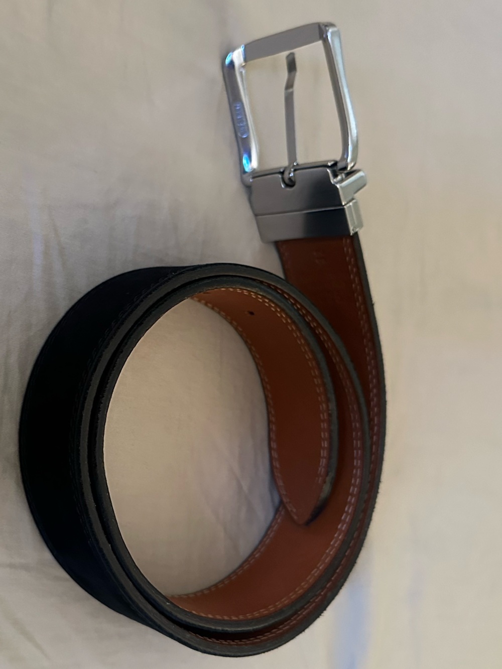 Source Unknown Reversible Black and Brown Leather Belt with Silver Buckle